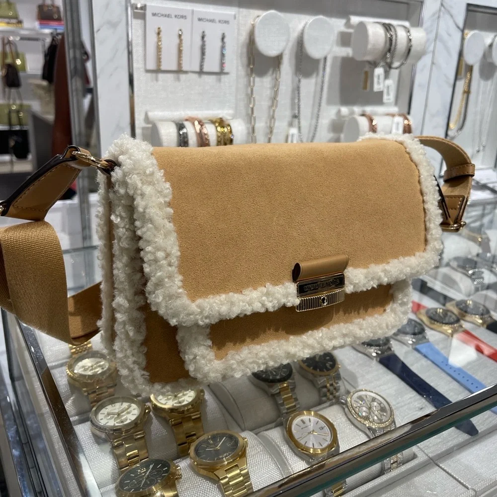 MICHAEL KORS Bradshaw Medium Suede and Faux Shearling Messenger Bag
Peanut
NWT - Picture 11 of 16